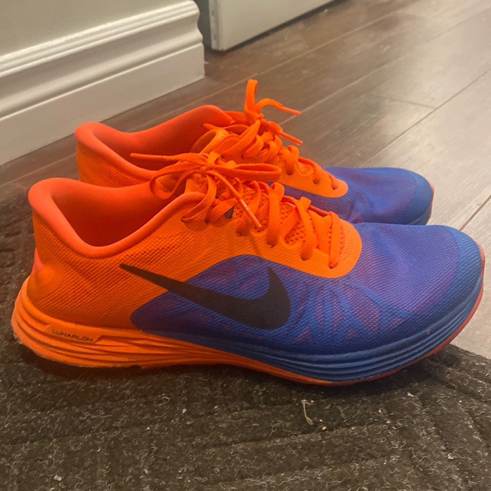 Nike barely used size US9 unisex running shoes size 40 EU so size 7 for men